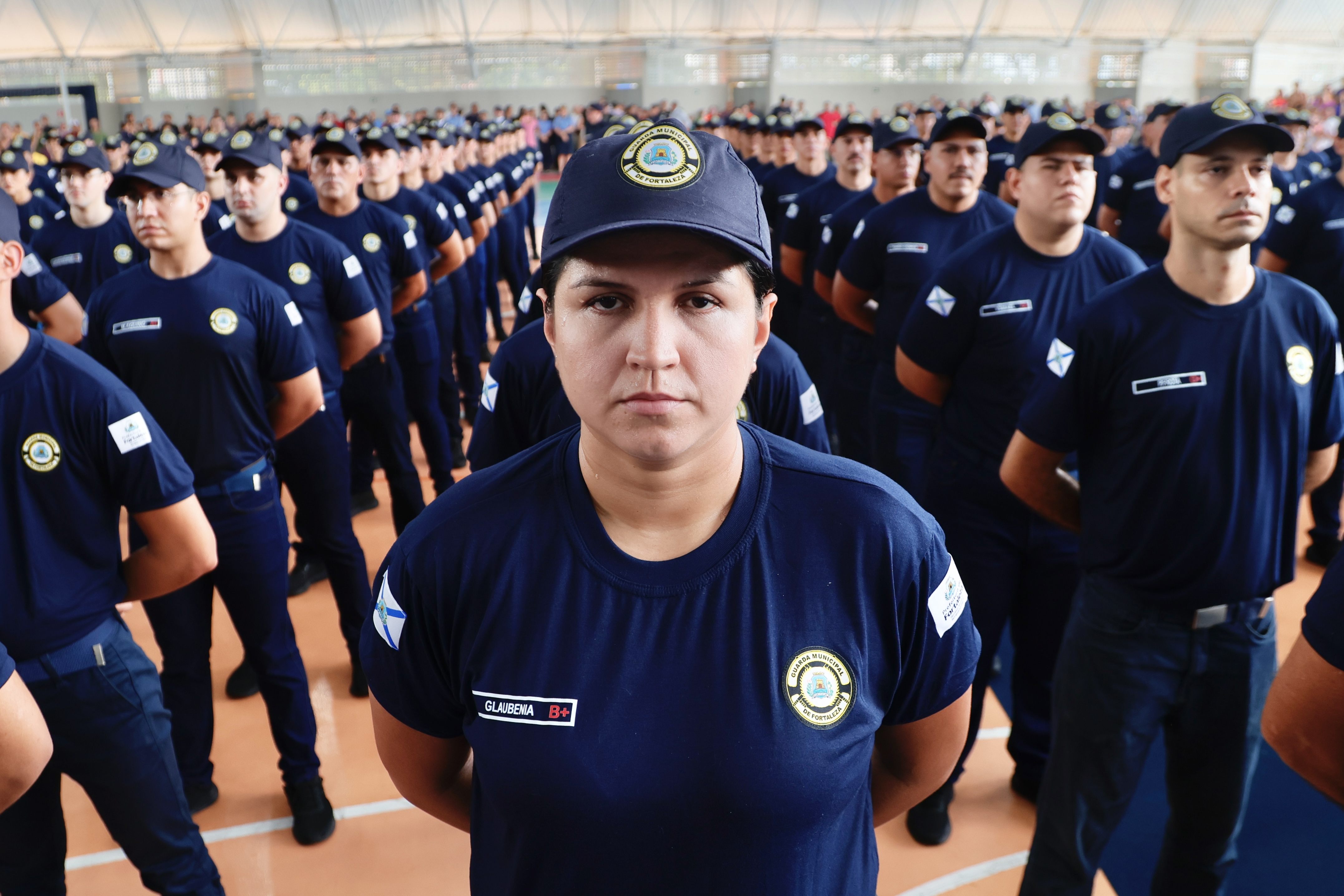 guardas municipais enfileirados durante a posse